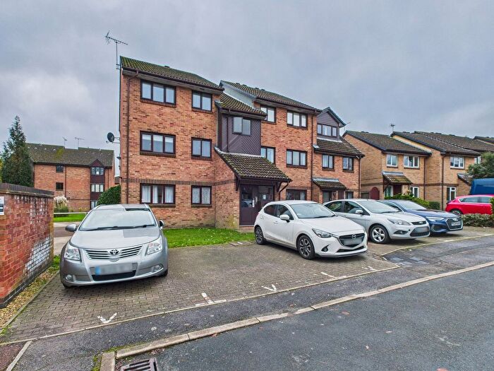 2 Bedroom Flat For Sale In Manor Fields, Horsham, West Sussex., RH13