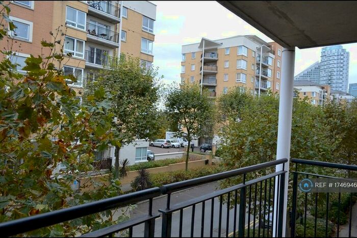 3 Bedroom Flat To Rent In Newport Avenue, London, E14