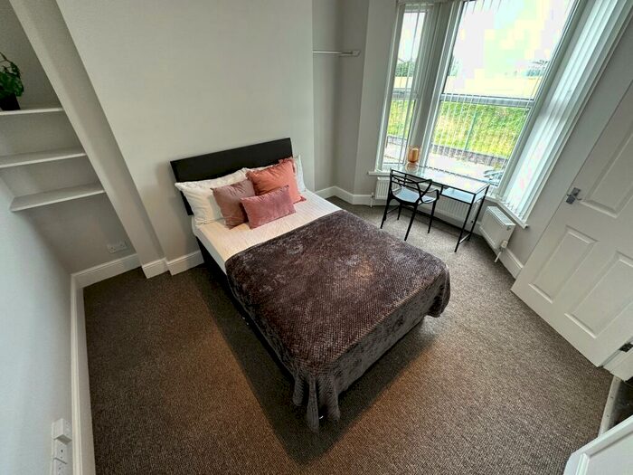 6 Bedroom House To Rent In Jubilee Drive, L7