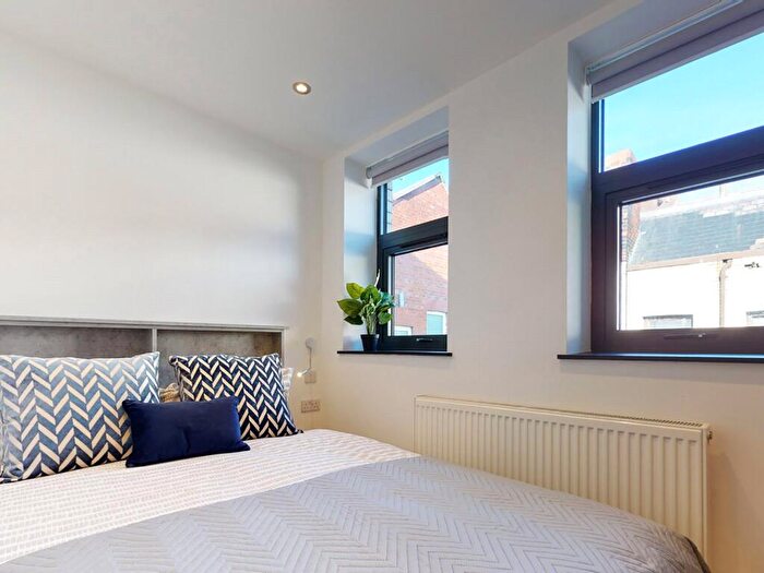 1 Bedroom Apartment To Rent In Apt, South Parade #, LS1