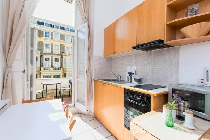 Studio To Rent In Penywern Road, Earls Court, London, SW5