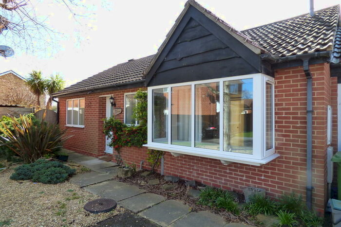 2 Bedroom Detached Bungalow To Rent In Oak Close, Little Stoke, Bristol, BS34