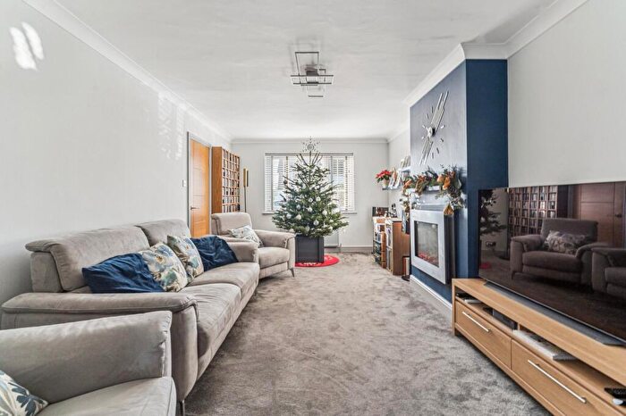 3 Bedroom Semi-Detached House For Sale In Ashford Road, Iver Heath, SL0