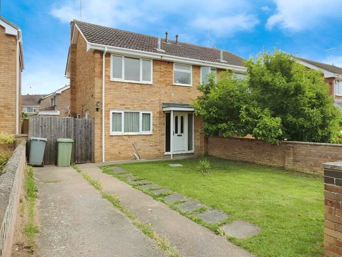 3 Bedroom Semi-Detached House To Rent In Saxon Way, Bourne, PE10