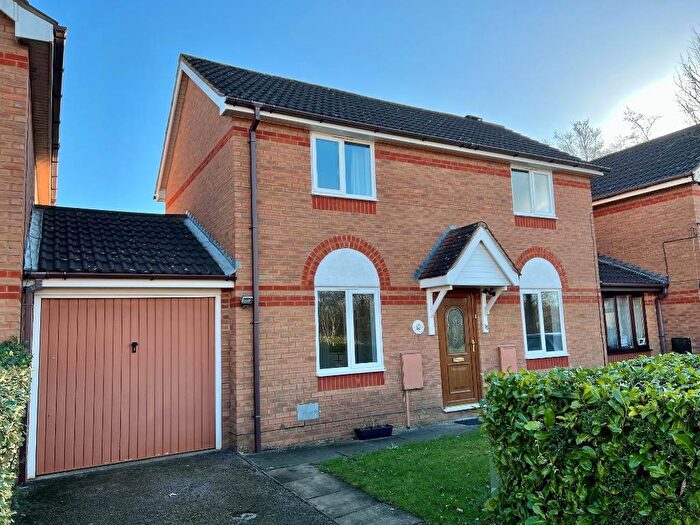 3 Bedroom Detached House To Rent In Brearley Avenue, Oldbrook, Milton Keynes, MK6