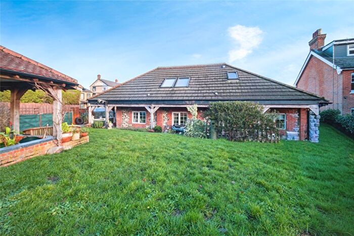 3 Bedroom Bungalow For Sale In Farnborough Road, Farnham, GU9