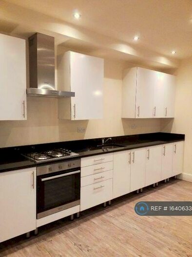2 Bedroom Flat To Rent In South Street, Romford, Essex, RM1