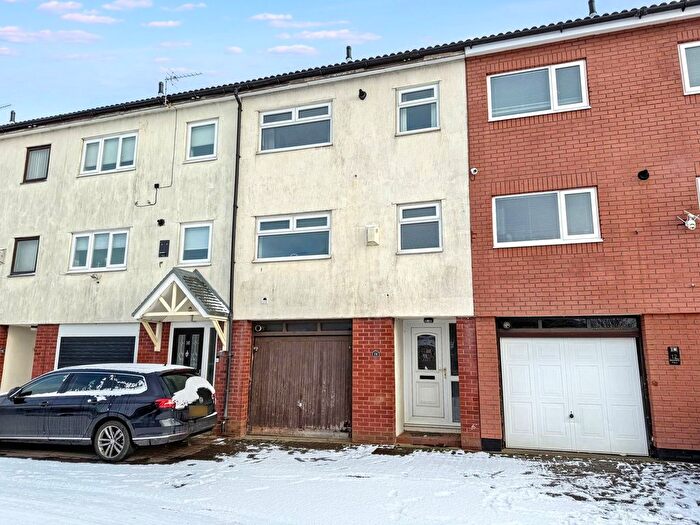 3 Bedroom Town House For Sale In Kentmere Place, Peterlee, SR8