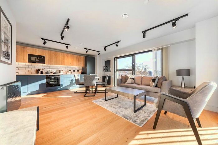 2 Bedroom Flat To Rent In Tower Bridge Road, London, SE1