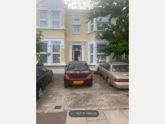 8 Bedroom Terraced House To Rent In Kensington Gardens, Ilford, IG1