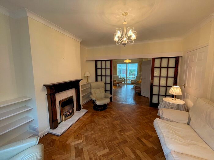 3 Bedroom Semi-Detached House To Rent In Mayals Avenue, Blackpill, Swansea, SA3