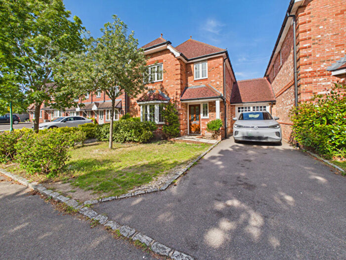 4 Bedroom Detached House To Rent In Chaffey Close, Woodley, Reading, RG5