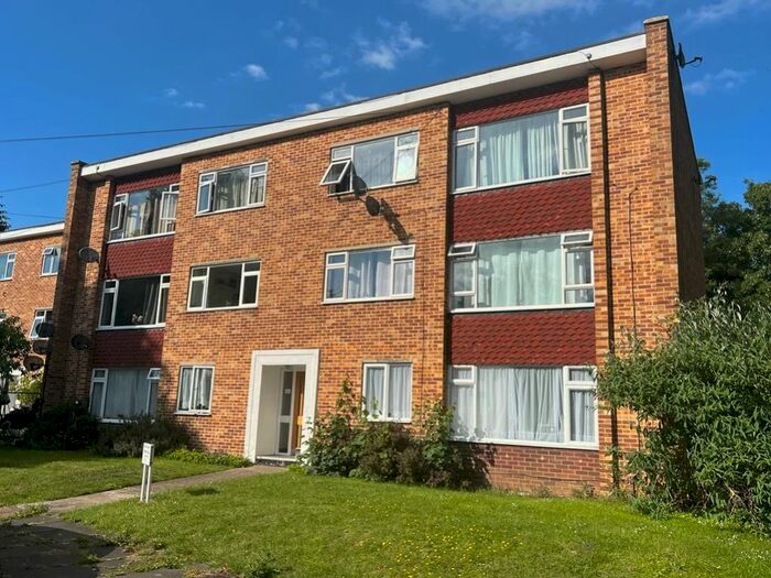 2 Bedroom Flat To Rent In Vivienne House, Budebury Road, Staines-Upon-Thames, Surrey, TW18