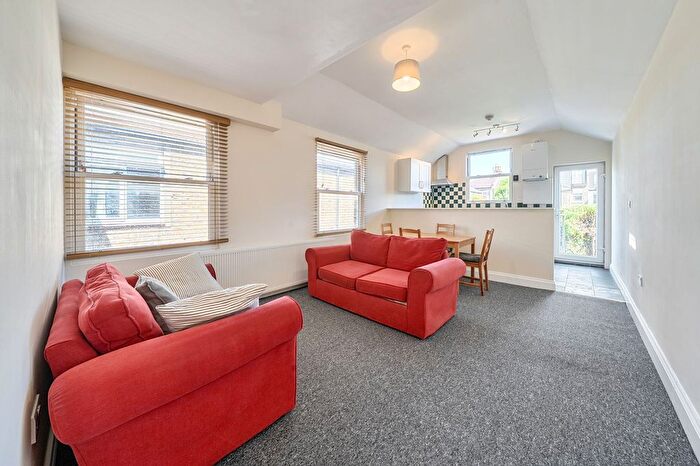 3 Bedroom Maisonette To Rent In Trevelyan Road, London, SW17