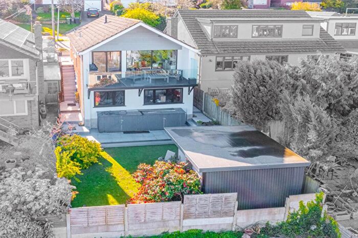 3 Bedroom Detached House For Sale In Hillview Road, Rayleigh, SS6