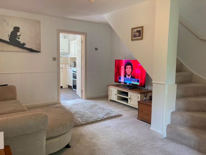 2 Bedroom Detached House To Rent In Hollybush Road, Carterton, OX18