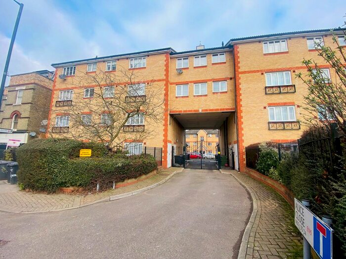 2 Bedroom Flat To Rent In Alice Close, New Barnet, EN5
