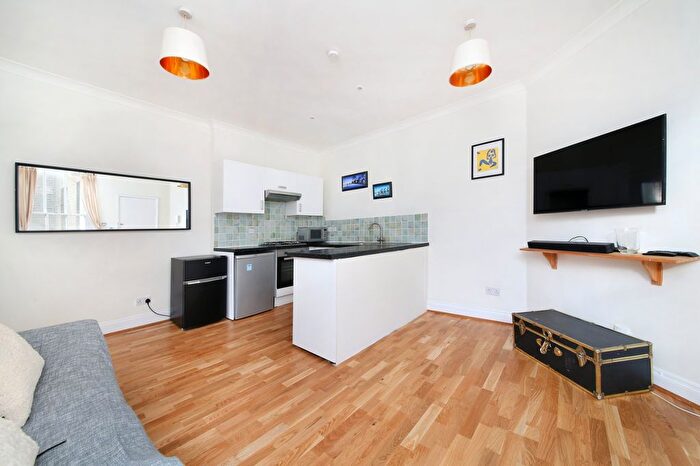 2 Bedroom Flat To Rent In Voltaire Road, Clapham North, SW4