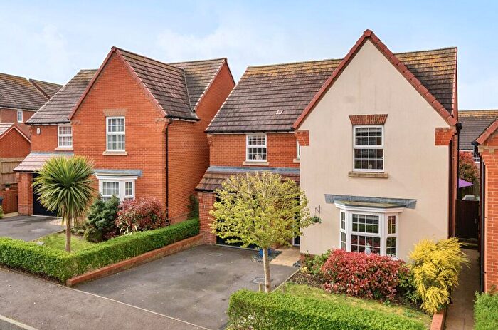 4 Bedroom Detached House For Sale In Cowslip Grove, Clanfield, PO8