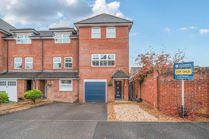 3 Bedroom Town House For Sale In Rycroft Meadow, Beggarwood, RG22