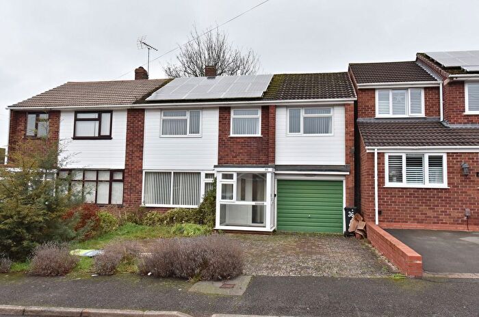 4 Bedroom Semi Detached House For Sale In Kingswinford, Berkeley Drive, DY6