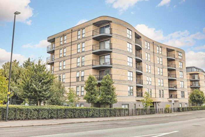 2 Bedroom Apartment For Sale In Windsor Road, Slough, SL1