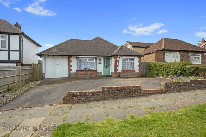 2 Bedroom Detached Bungalow To Rent In Green Ridge, Brighton, BN1