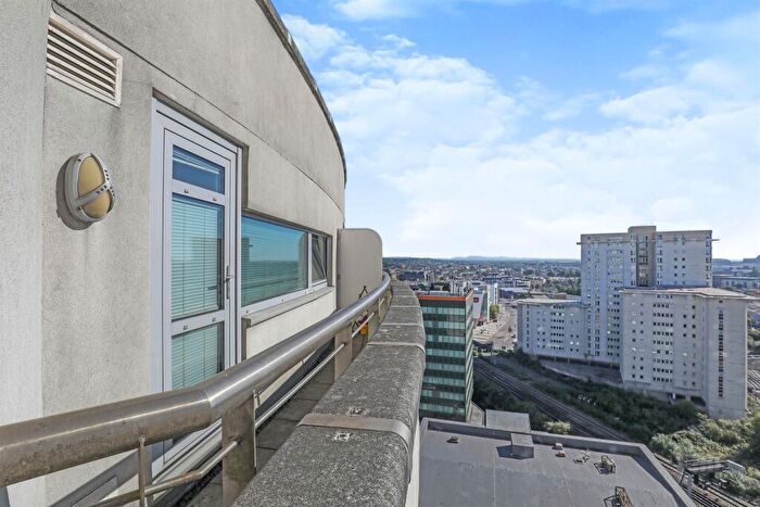 1 Bedroom Apartment For Sale In Bute Terrace, Cardiff, CF10