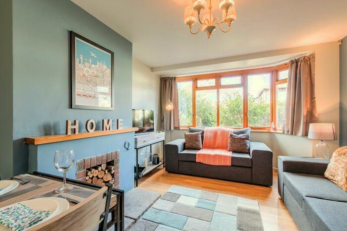 2 Bedroom Apartment To Rent In , OX4