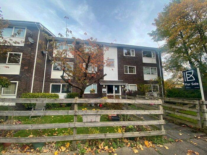 2 Bedroom Flat To Rent In Clifton House Road, Clifton, M27