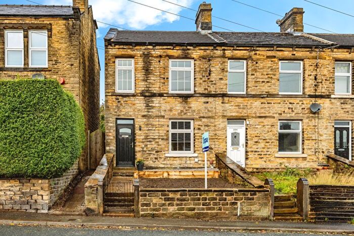 3 Bedroom End Terrace House For Sale In Scar Lane, Huddersfield, HD7