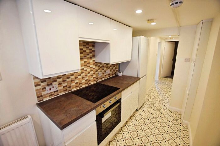 1 Bedroom Flat To Rent In Cross Flatts Avenue, Leeds, West Yorkshire, LS11