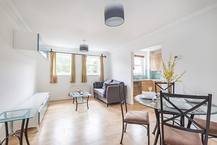 2 Bedroom Apartment To Rent In Ravens Close Surbiton, KT6