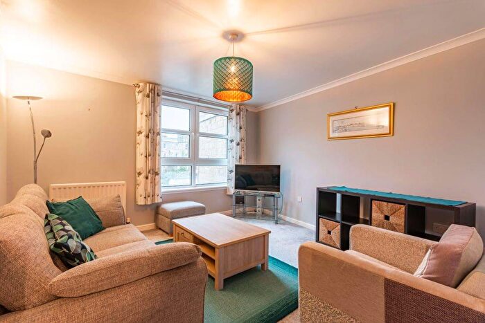 2 Bedroom Flat To Rent In L Loaning Road, Edinburgh, EH7