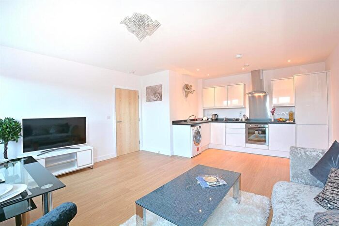 1 Bedroom Flat To Rent In Cantelupe Road, East Grinstead, RH19