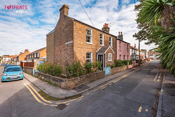 3 Bedroom Semi Detached House For Sale In Victoria Road, Broadstairs, CT10