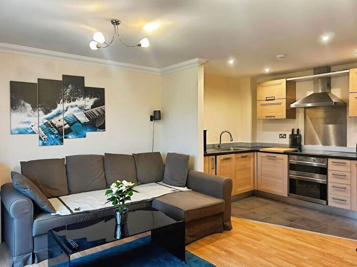 2 Bedroom Apartment For Sale In Kempton Drive, Warwick, CV34