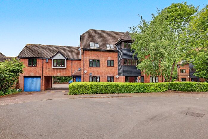 1 Bedroom Flat For Sale In Spruce Close, Steeple View, SS15