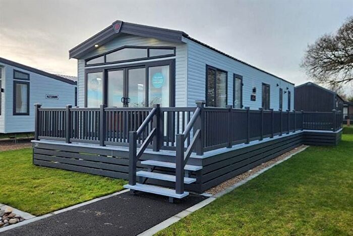 Mobile/park Home For Sale In Havant Road, Portsmouth, PO11