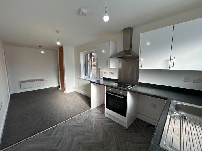 2 Bedroom Apartment To Rent In Vivian Avenue, Nottingham, Nottinghamshire, NG5