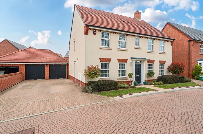 4 Bedroom Detached House For Sale In Scoreys Crescent, Ampfield, Romsey, Hampshire, SO51