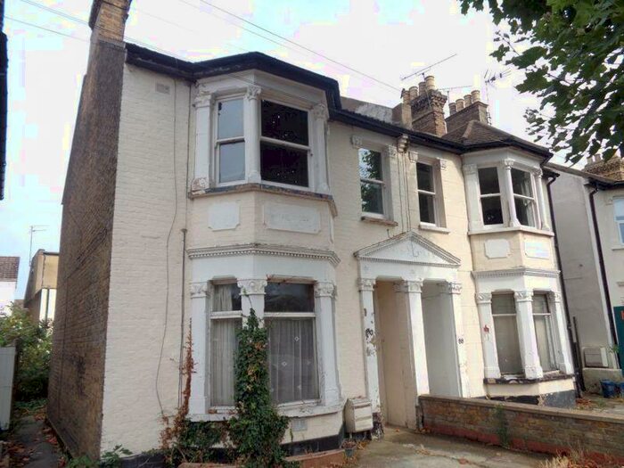 2 Bedroom Flat To Rent In Park Road, Westcliff-On-Sea, SS0