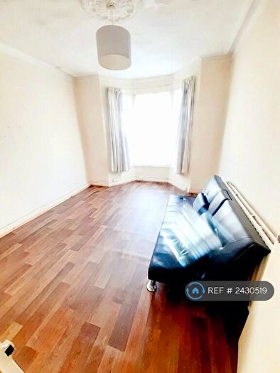 2 Bedroom Flat To Rent In Ley Street, Ilford, IG2