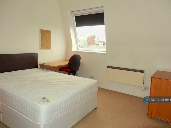 4 Bedroom Flat To Rent In St Andrews Court, Aberdeen, AB25