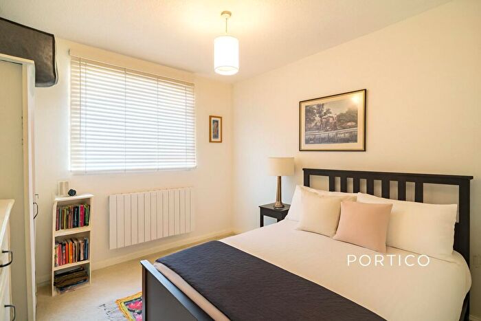 3 Bedroom Flat To Rent In Thurleigh Court, Nightingale Lane, SW12