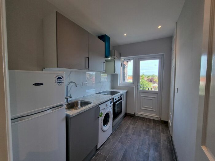 2 Bedroom Flat To Rent In Southbourne Court, London, NW9