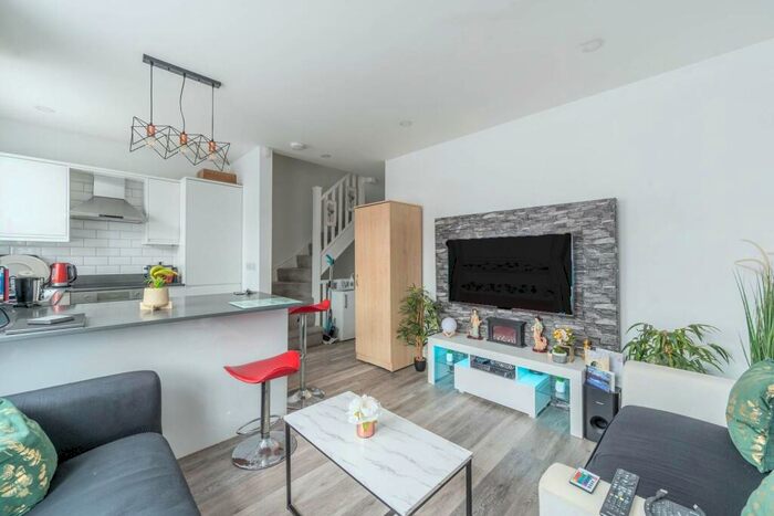 2 Bedroom Maisonette To Rent In Lance Road, West Harrow, Harrow, HA1