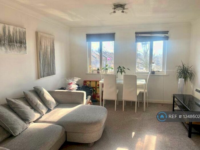 2 Bedroom Flat To Rent In Somerville Road, Penge, SE20