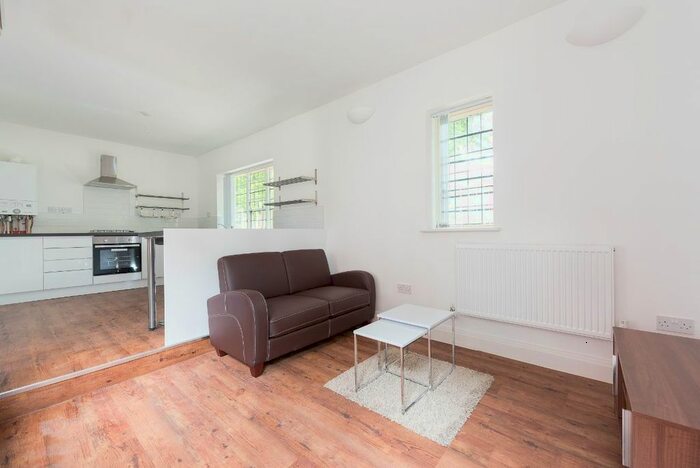 2 Bedroom Flat To Rent In Shire Oak Road, Headingley, Leeds LS6