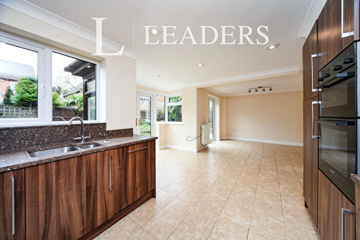 5 Bedroom Detached House To Rent In Badgers Gate -, LU6